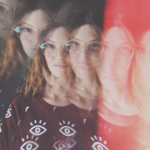 Meet your Posher, Élodie - Picture 1 of 1